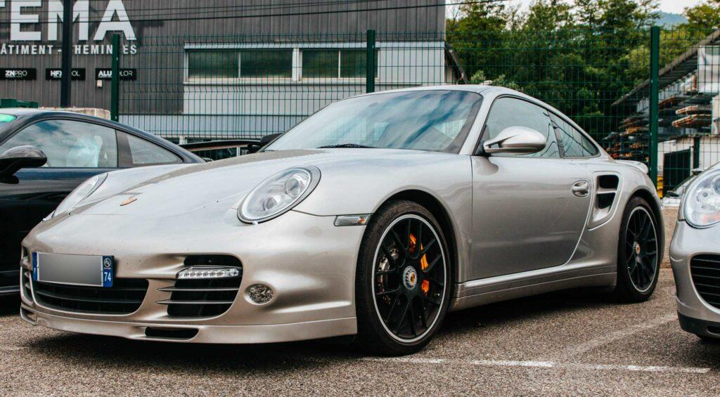 VOITURE DE SPORT PORSCHE